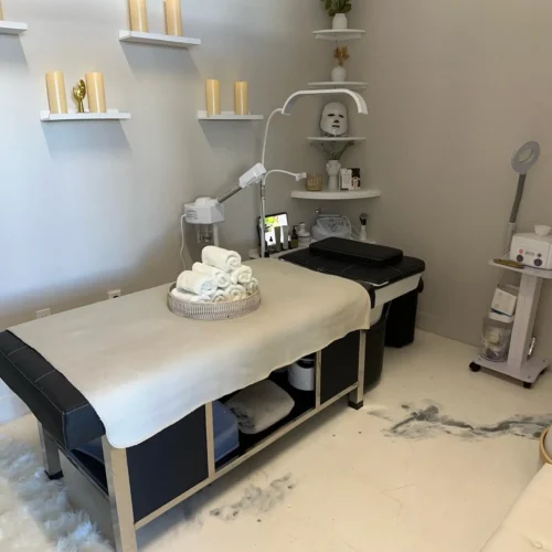 Amandais Nail Spa Head Massage 500x500